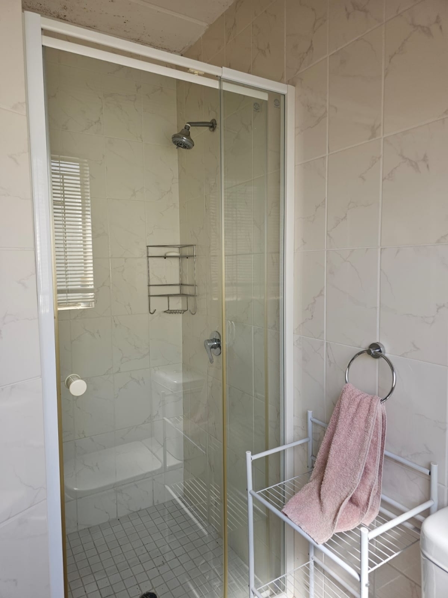 To Let 3 Bedroom Property for Rent in Kannoniers Park North West